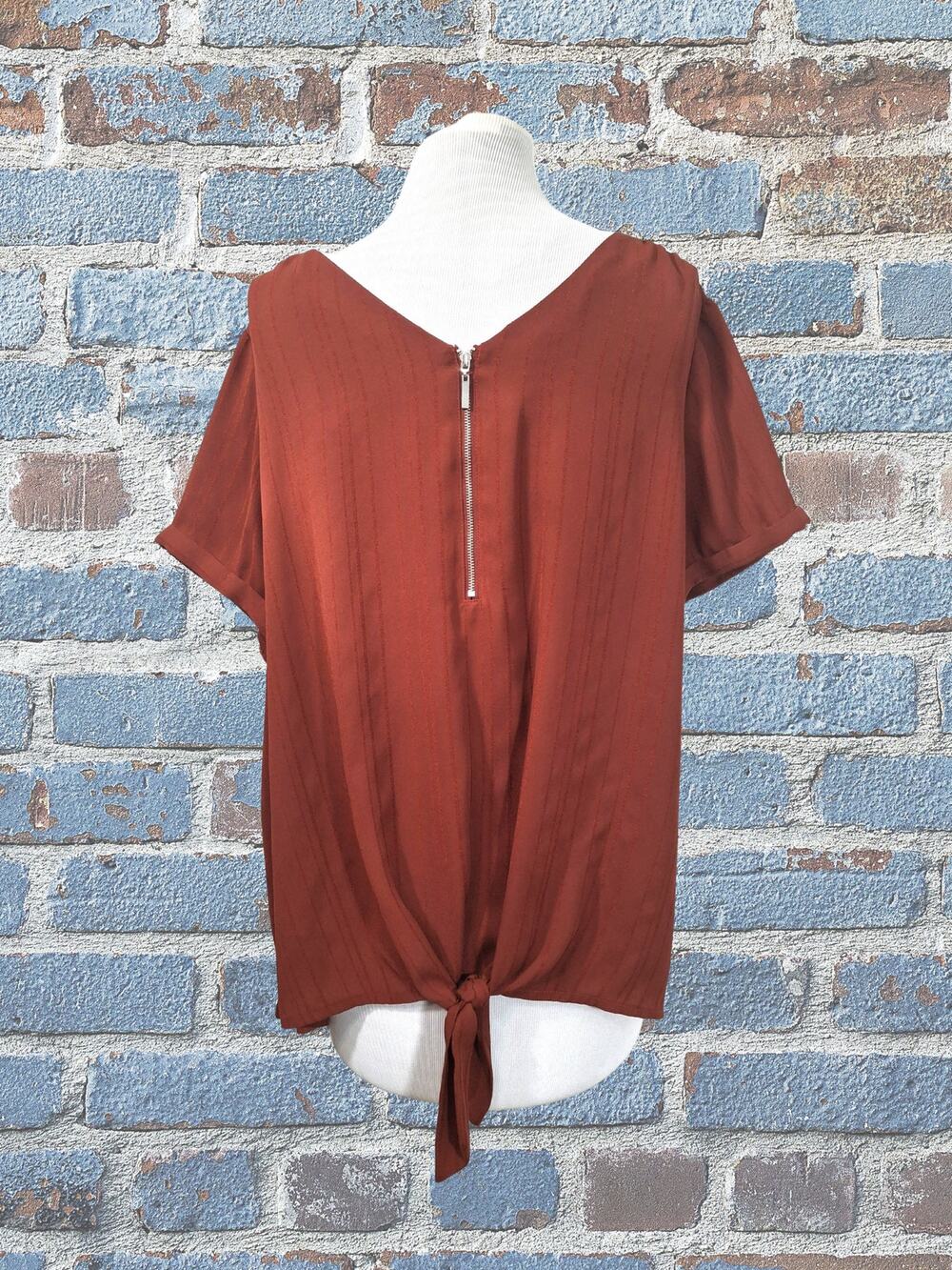 APT 9 Size XL Ladies Top Zip Up Partial Front Tie at Bottom Burgundy Rust color